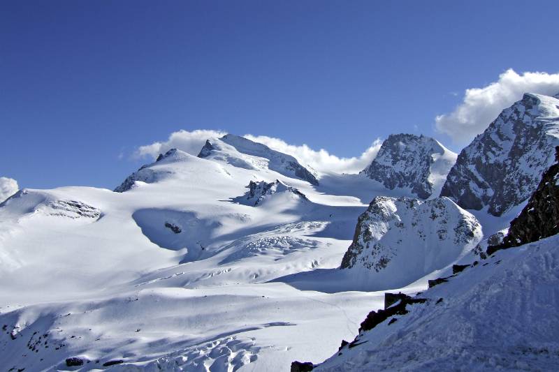 Von links nach rechts: Fluchthorn, Strahlhorn, Rimpfischhorn und Hohlaubgrat von Allalinhorn