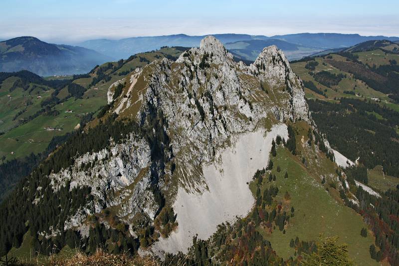 Kl. Mythen und Haggenspitz von Gr. Mythen aus. Foto aus einer