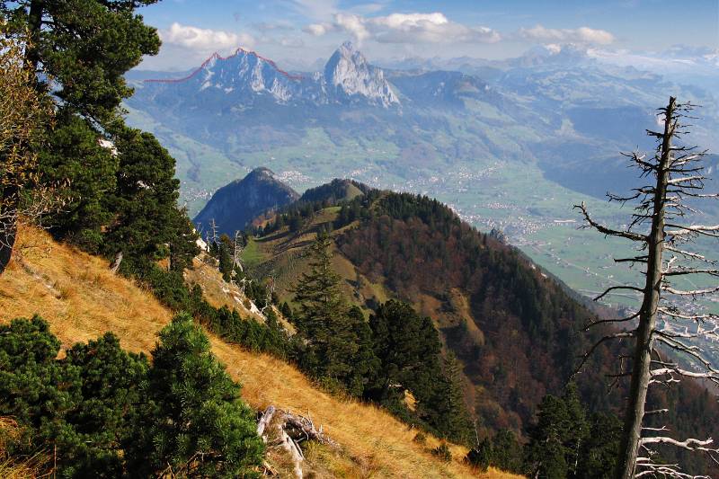 Die Route der Überschreitung von Kl. Mythen von Rigi-Hochflue aus. Links