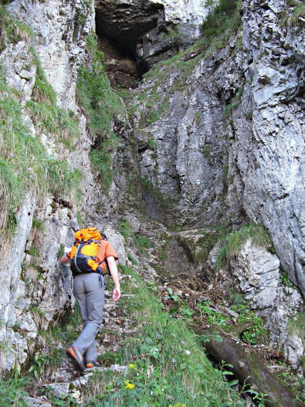 Die anspruchvollste Stelle der Wanderung. Sehr steiles Gelände und Leiter über