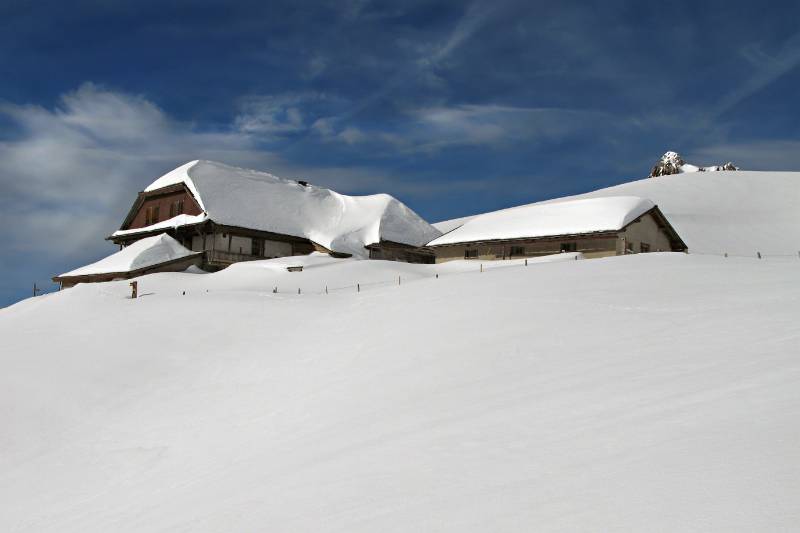 Alp Matte ist tief unter Schnee