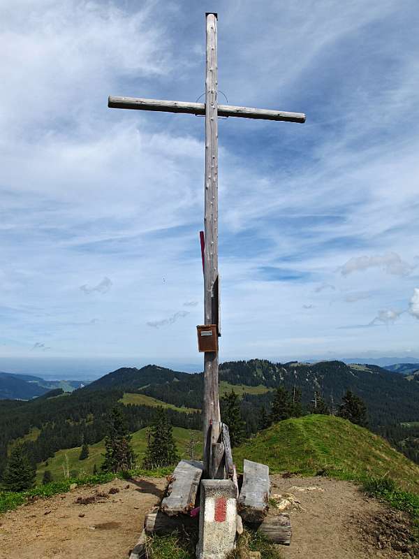 Das Gipfelkreuz von Furggelenstock