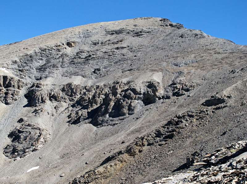 Der Gipfel von Piz Minschun. Einige frühaufsteher sind schon auf dem
