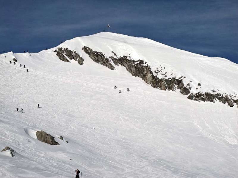 Die Querung zum Skidepot und dann Aufstieg zu Fuss zum Gipfel