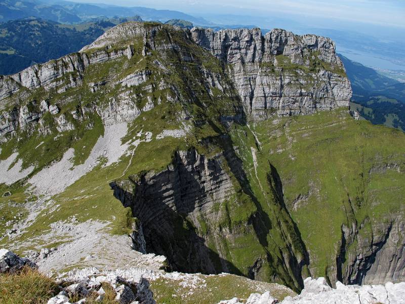 Blick zurück auf Schiberg vom Plattenberg aus. Von dieser Perspektive der