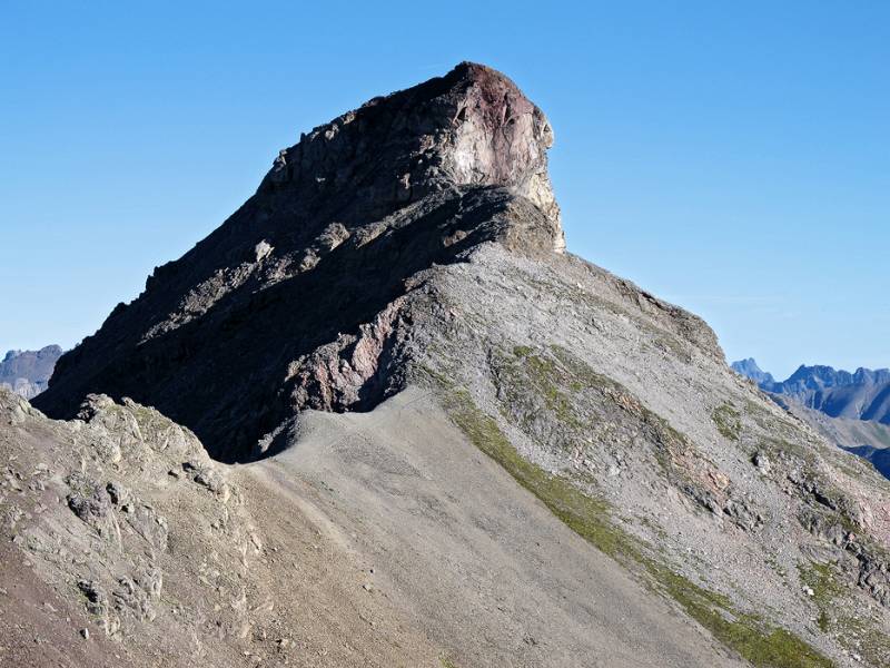 Der Gipfel von Piz Lischana. Rechts in der Sonne ist die