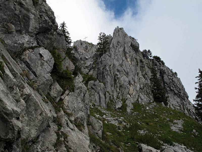 Das Gipfelkreuz in Sicht
