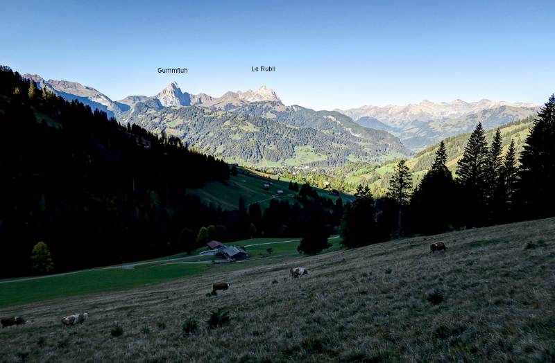Die Berggipfel oberhalb von Gstaad in 10km Distanz