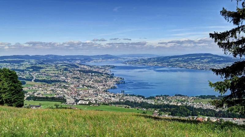 Wollerau und weiter Blick bis nach Zürich