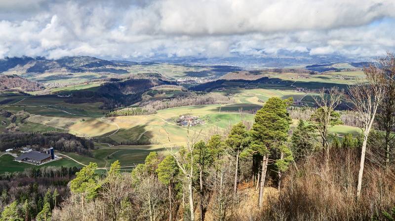 Blick Richtung Frick vom Aussichtspunkt im Abstieg