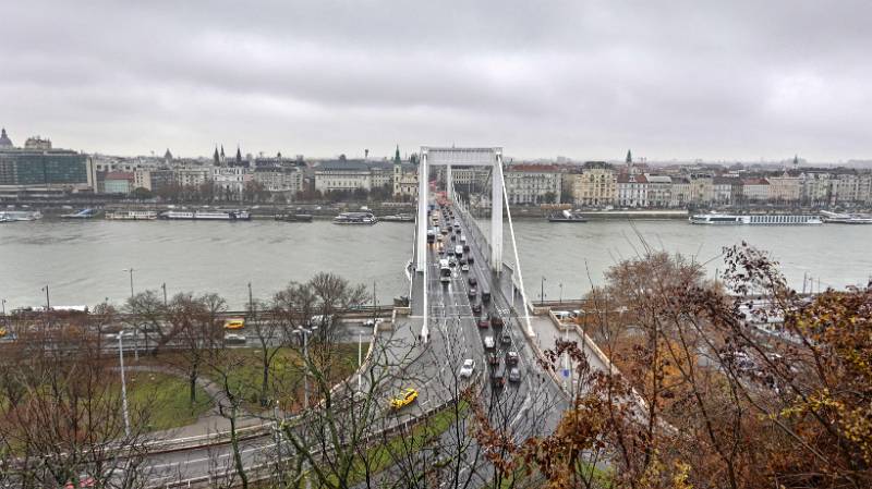 Erzsébet Bridge (Erzsébet híd)
