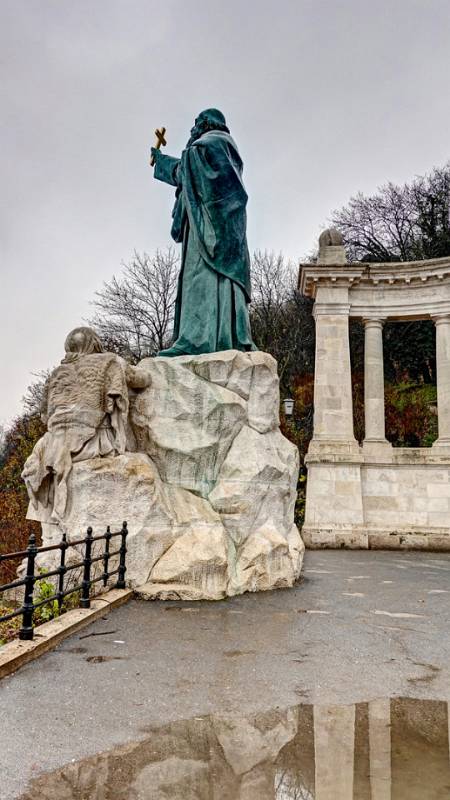 St. Gerard Sagredo Statue (Szent Gellért-szobor)