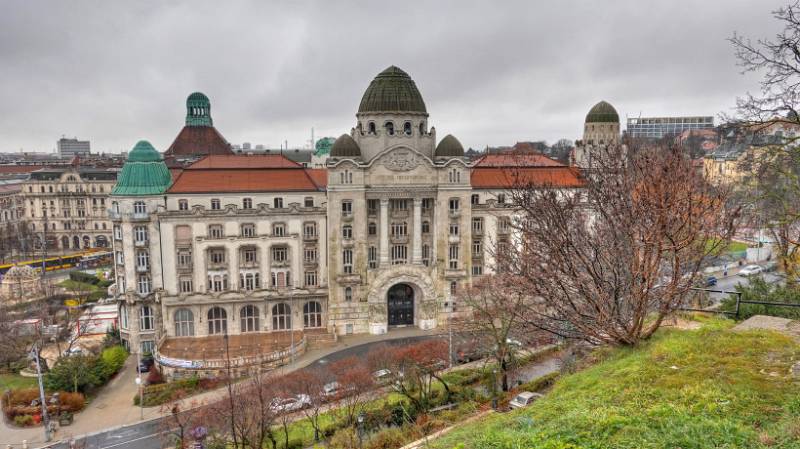 Gellért Thermal Bath (Gellért Gyógyfürdő és Uszoda)