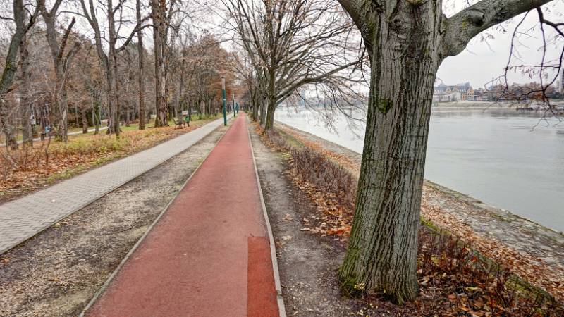 Entlang des Flusses Donau (Danube)