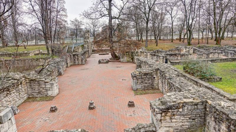 Medieval Dominican Convent and Royal Mansion (Középkori domonkosrendi kolostor és királyi