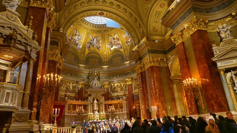 In der St. Stephen's Basilica (Szent István Bazilika)