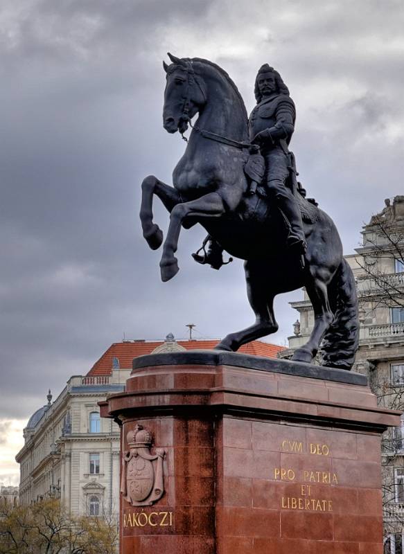 II. Rakoczi Ferenc equestrian statue (II. Rákóczi Ferenc szobra)