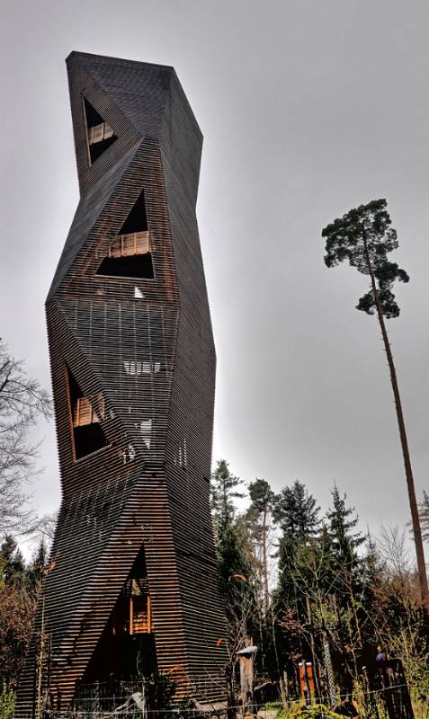 Hardturm ganz aus Holz